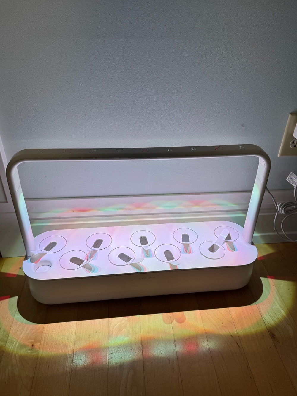 Click & Grow, Smart Garden 9, White Indoor Herb Planter with LED Grow Light